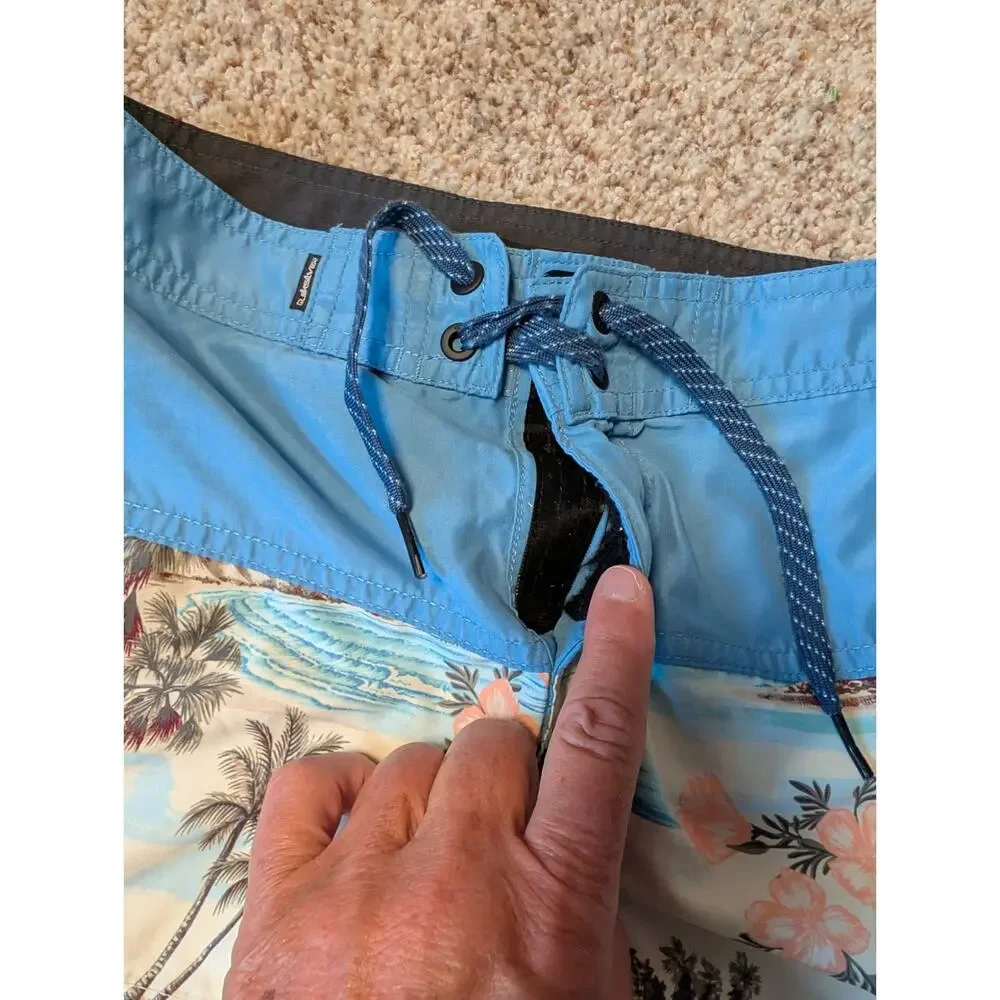 Quiksilver highline Boys swim trunks/board shorts, size 25 (10); Blue & Green